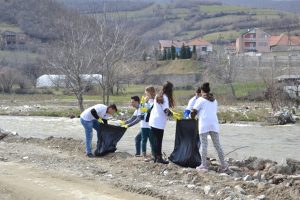Figure 1 Dedicated volunteers in reaching their goal for having Cleaner River